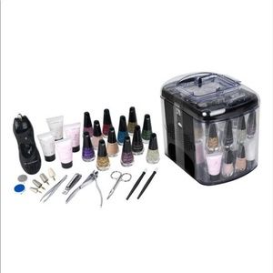 The Color Workshop Manicure Set